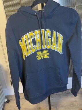 Michigan Wolverines Embroidered Pullover Hoodie Navy Blue S/P